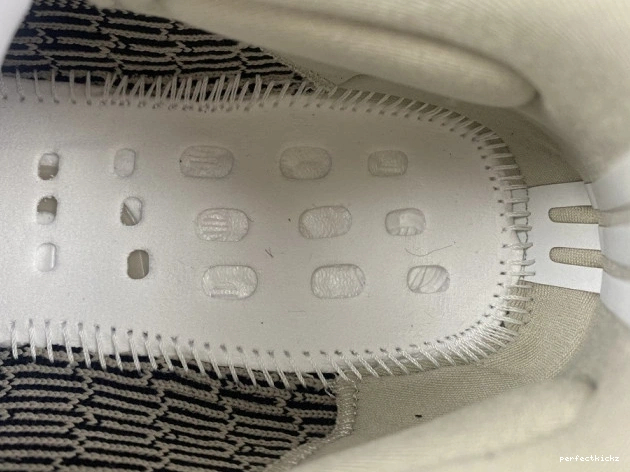 Yeezy Boost Black Beige HP7870 V2 Adidas 350 0822